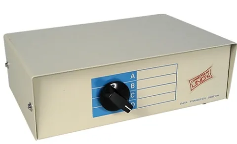 Lindy KVM 1:4 box Tastatur/Video/Maus (KVM)-Switch Weiß